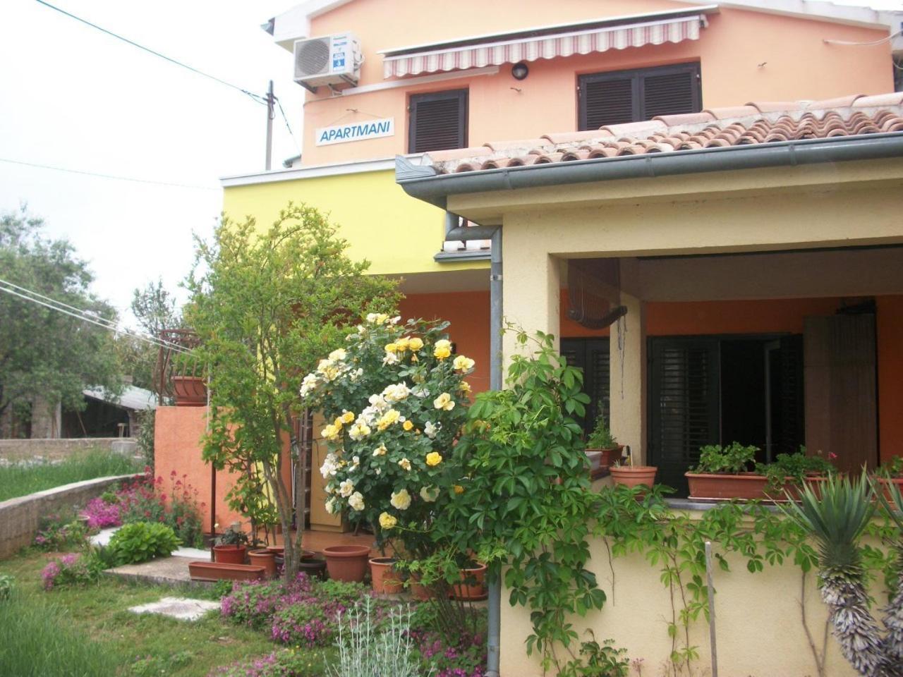 Apartments Mirjana Petrcane Luaran gambar